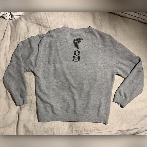 Rebel 8 x Famous Stars & Straps x Mike Giant vintage grey pullover sweater eight - Picture 3 of 8